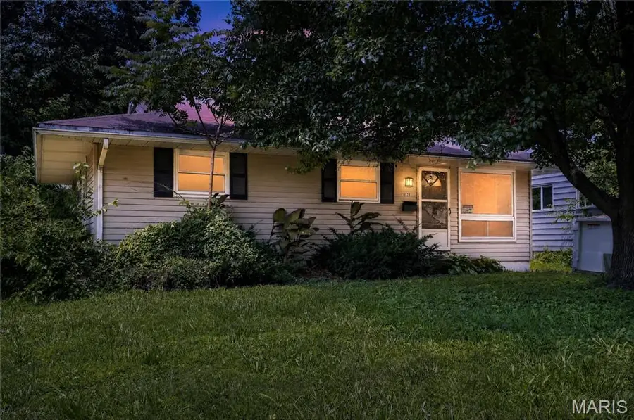 10829 Glen Garry Road, Saint Louis, MO 63137 - #2
