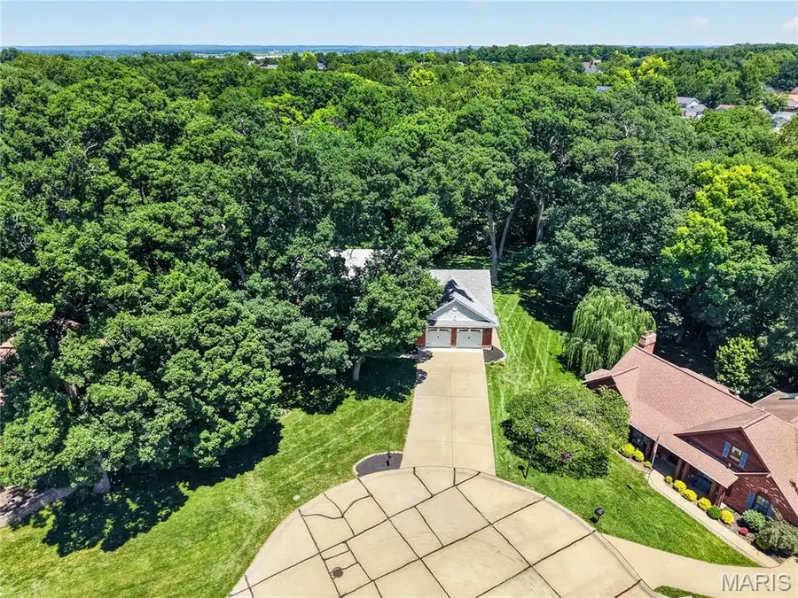 4 Woodford Place, Saint Charles, MO 63301 - #3