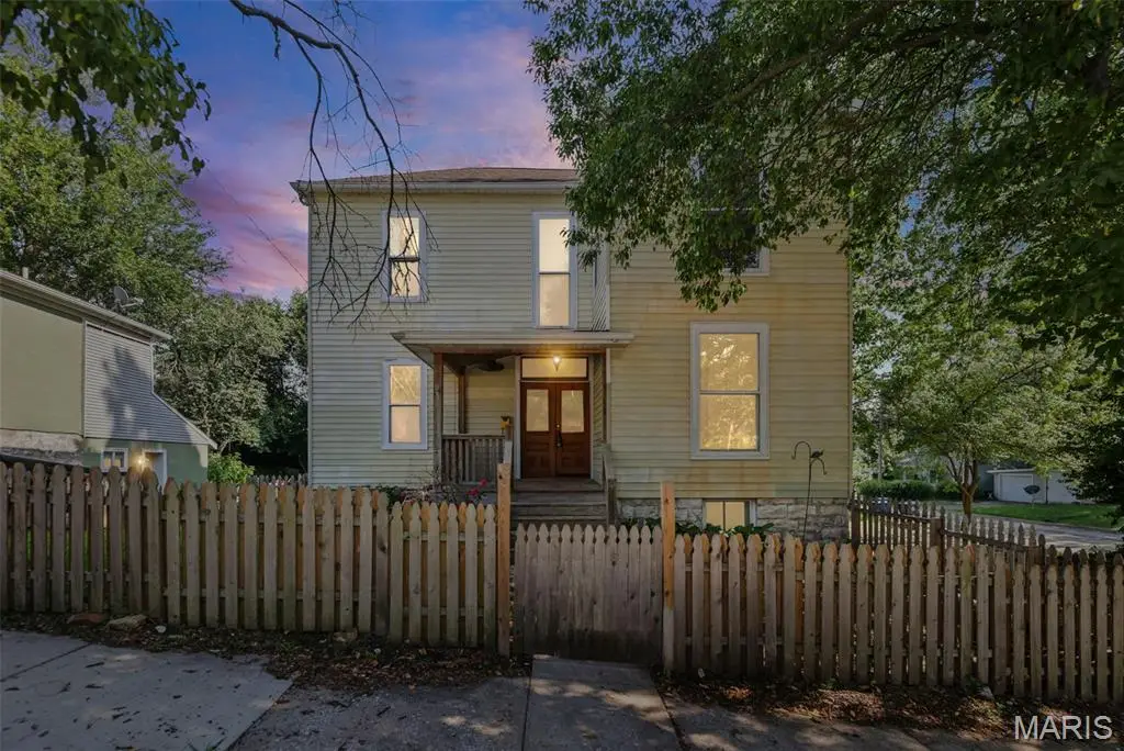 407 E 9th Street, Alton, IL 62002 - #1