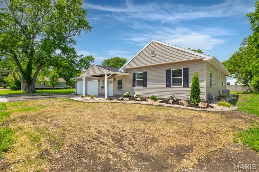 503 W Chestnut Street, Gillespie, IL 62033 - #2