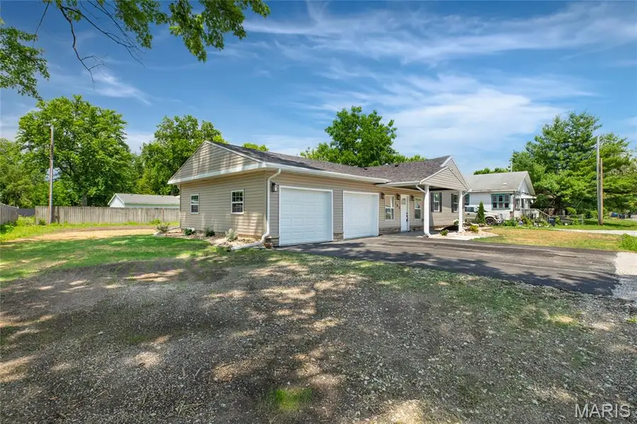 503 W Chestnut Street, Gillespie, IL 62033 - #3