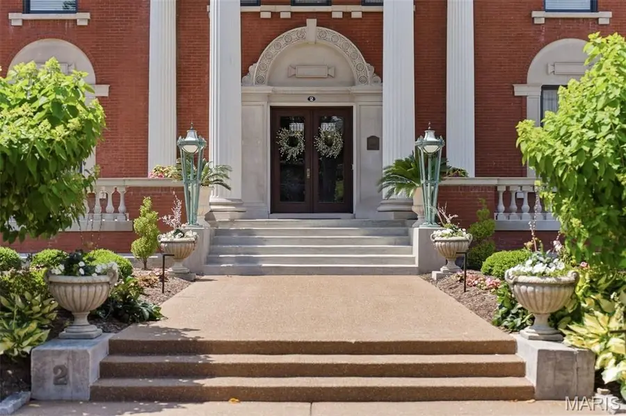 2 Hortense Place, Saint Louis, MO 63108 - #2