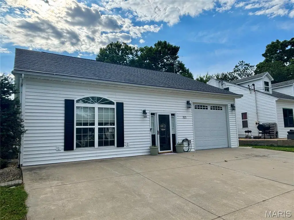 321 Vine Street, Red Bud, IL 62278 - #1