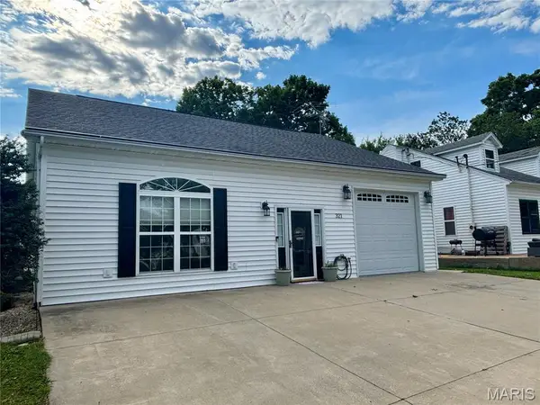 321 Vine Street, Red Bud, IL 62278