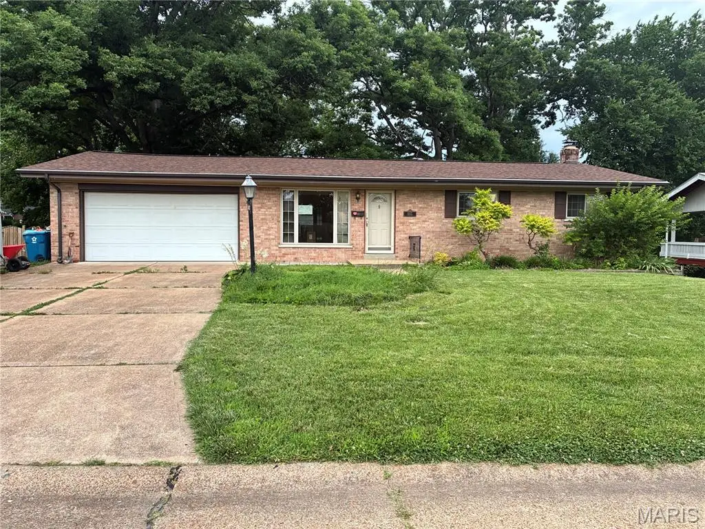 10121 Pinehurst Drive, Saint Louis, MO 63114 - #1