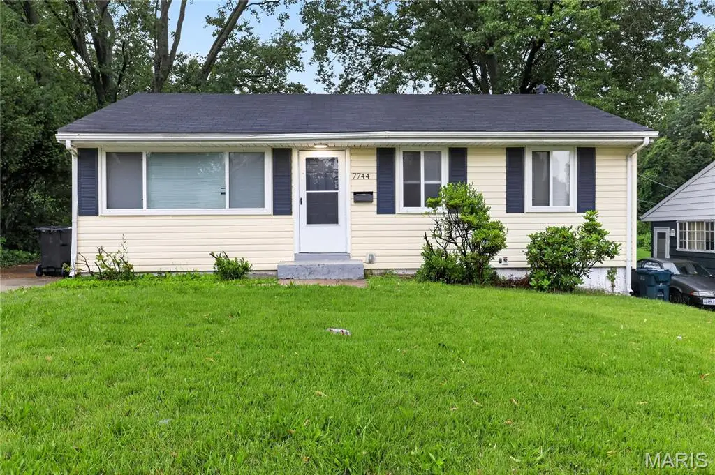 7744 Ellington Drive, Saint Louis, MO 63121 - #1