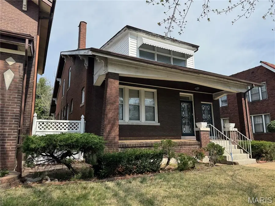 5381 Queens Avenue, Saint Louis, MO 63115 - #3