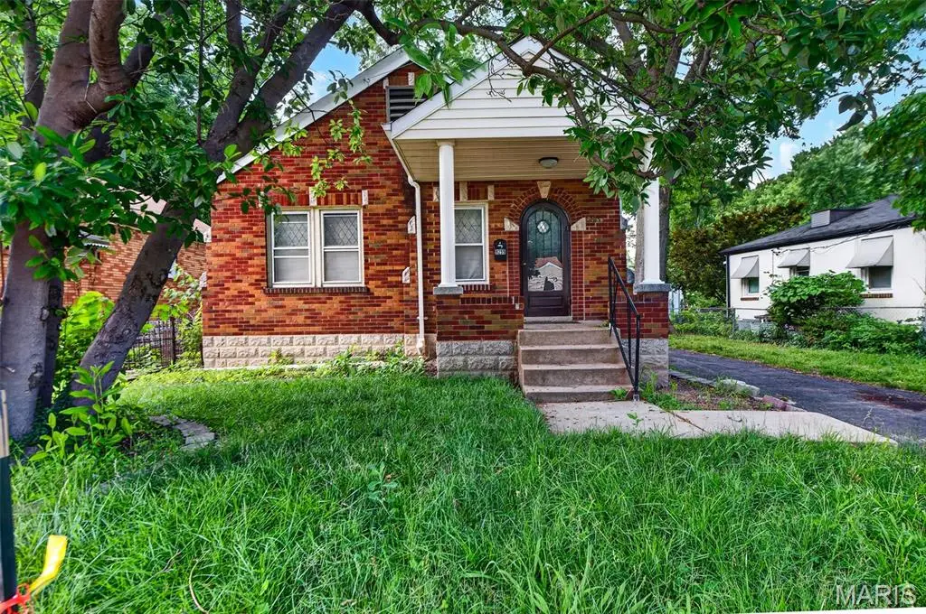 9259 E Breckenridge Road, Breckenridge Hills, MO 63114 - #1