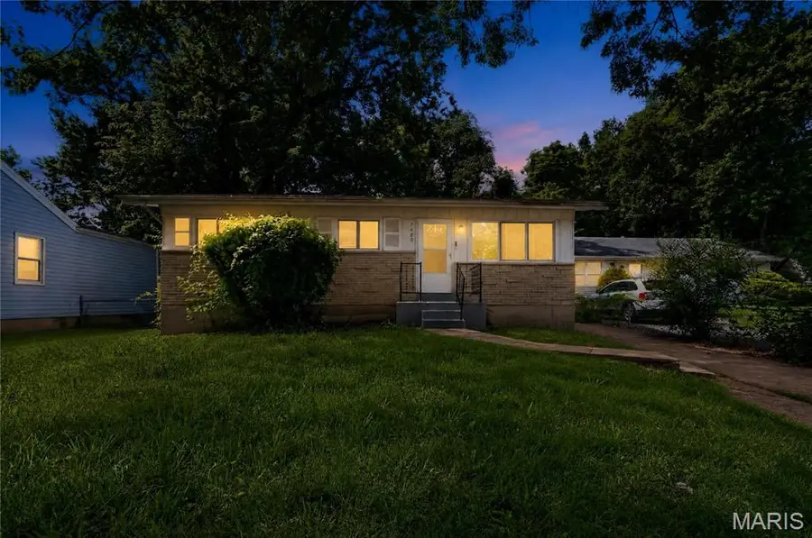 7480 Castro Drive, Saint Louis, MO 63135 - #2