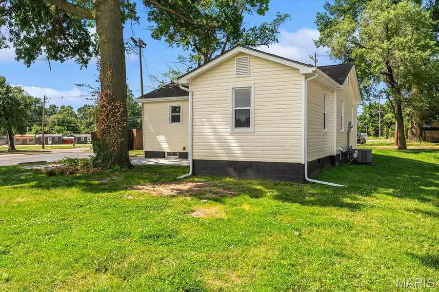 4815 W Washington Street, Belleville, IL 62226 - #2