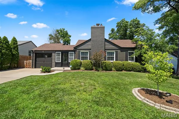 823 Victoria Place, Glendale, MO 63122