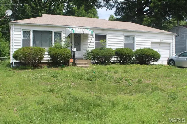 1501 Akron Drive, St Louis, MO 63137