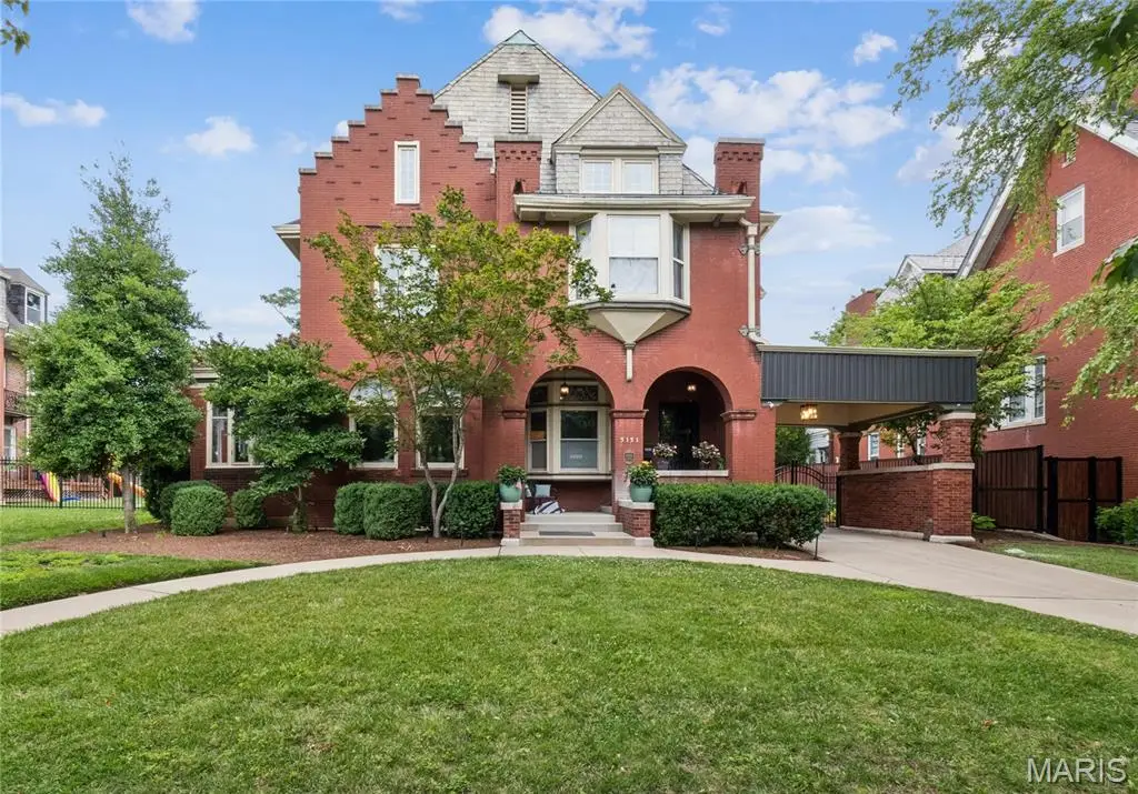 3131 Russell Boulevard, Saint Louis, MO 63104 - #1