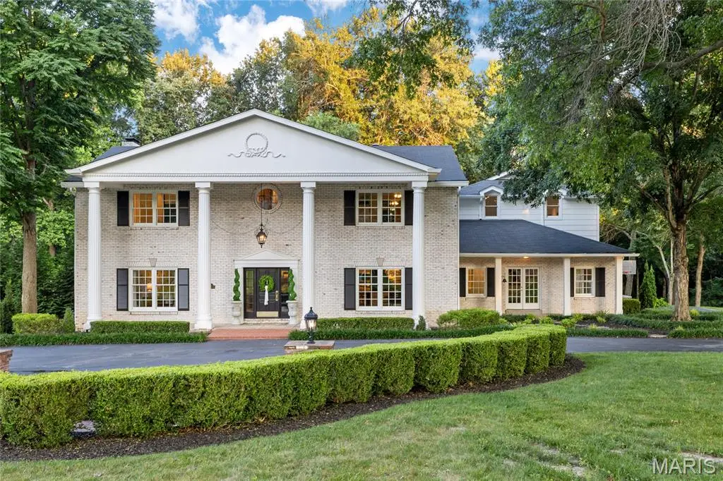 34 Somerset Downs Drive, Ladue, MO 63124 - #1
