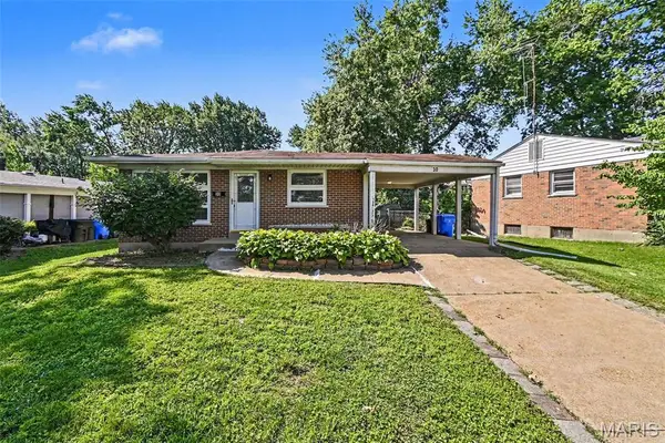30 Saint Edward Lane, Florissant, MO 63033