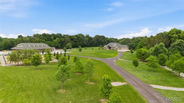 9420 Gilmore Lake Road, Columbia, IL 62236