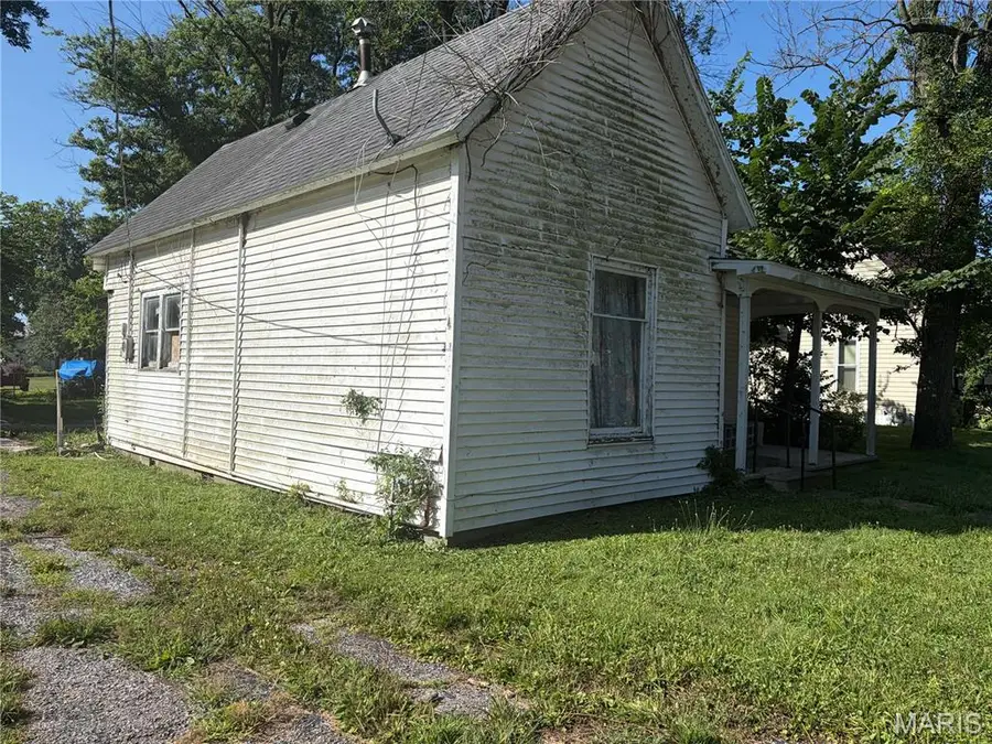 210 E Mcpike Street, Vandalia, MO 63382 - #2