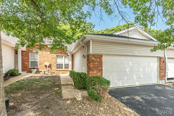 817 Woodside Trails Drive, Ballwin, MO 63021