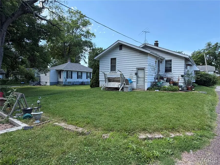 613 Wabash Avenue, Belleville, IL 62220 - #2