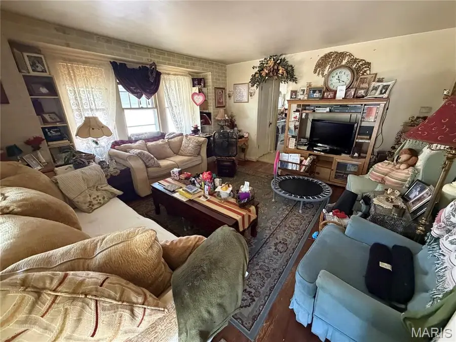 613 Wabash Avenue, Belleville, IL 62220 - #3