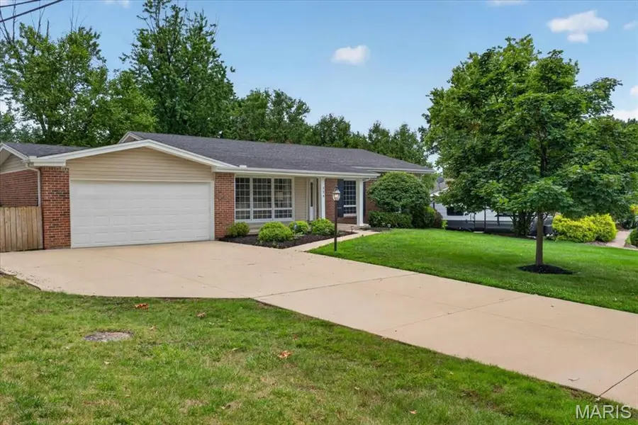 334 Country Club Drive, Ballwin, MO 63011 - #2