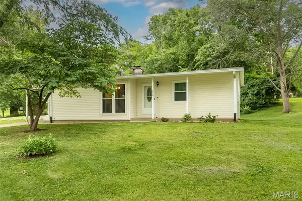 250 Sunset Drive, Ballwin, MO 63011