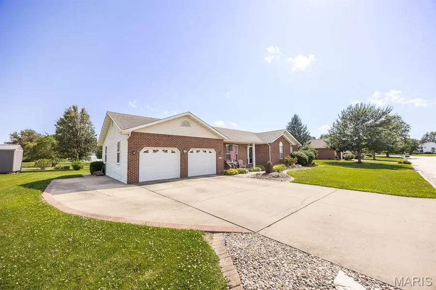 310 Coventry Way, Highland, IL 62249 - #2