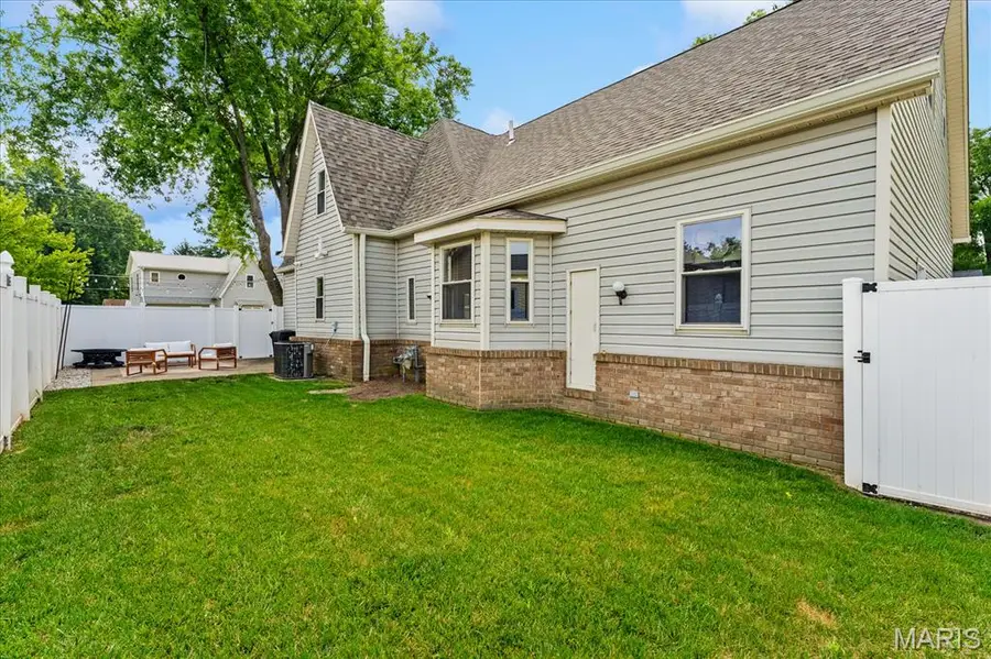 303 N Lincoln Avenue, Ofallon, IL 62269 - #3
