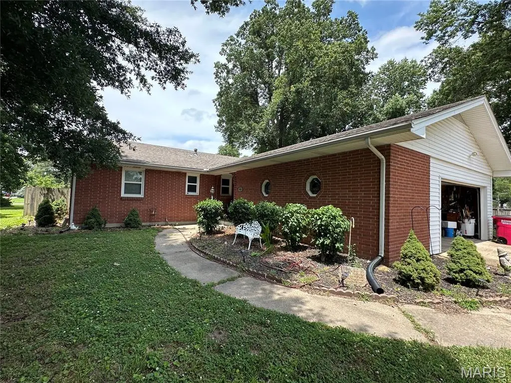 900 Hawthorn Drive, Sikeston, MO 63801 - #1