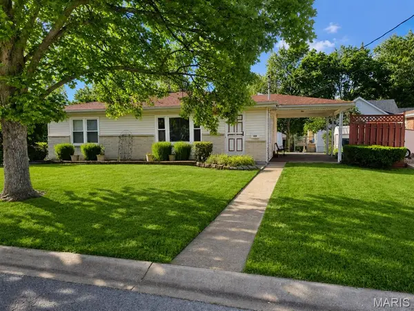 109 Lithia Avenue, Webster Groves, MO 63119