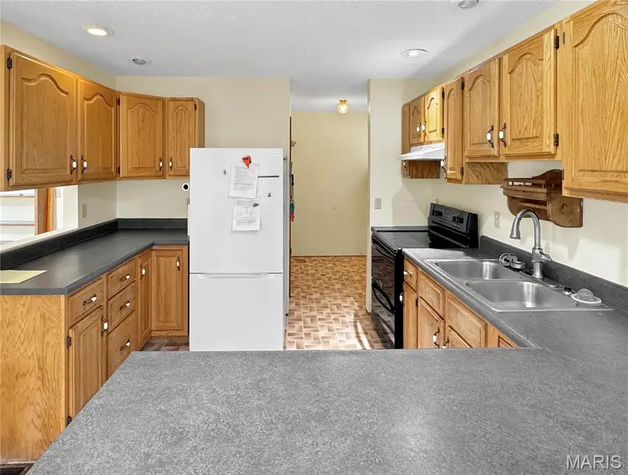 695 Castle Court, Lake Sherwood, MO 63357 - #3