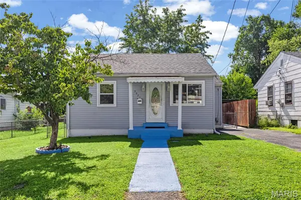 9621 Clyde Avenue, St Louis, MO 63125