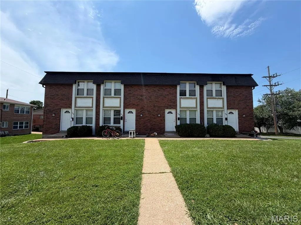9548 Chamblin Drive, Saint Louis, MO 63123 - #1