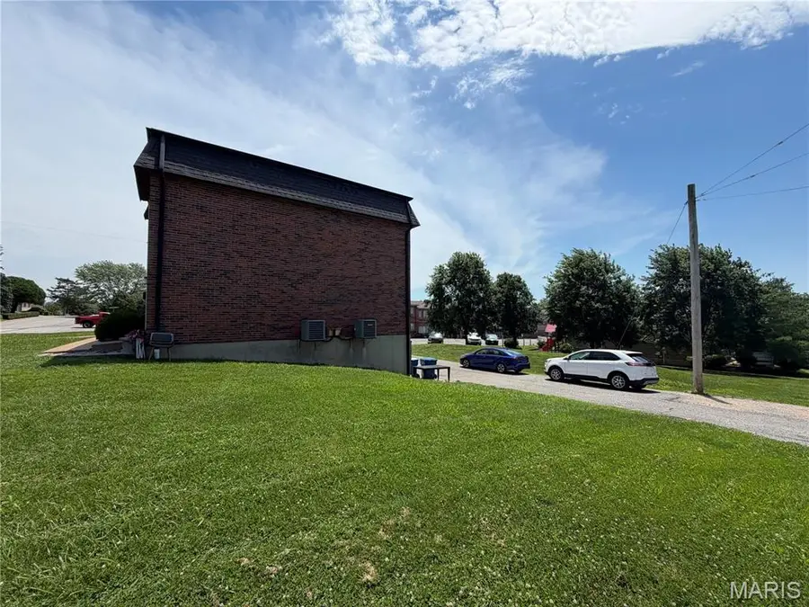 9548 Chamblin Drive, Saint Louis, MO 63123 - #3