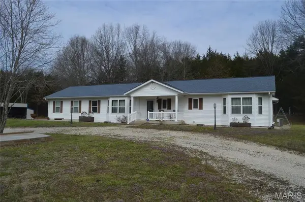 222 Scanland Farm Road, Montgomery City, MO 63361