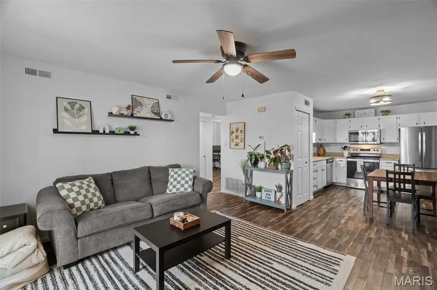 621 S Kirkwood Road #202, Kirkwood, MO 63122 - #3