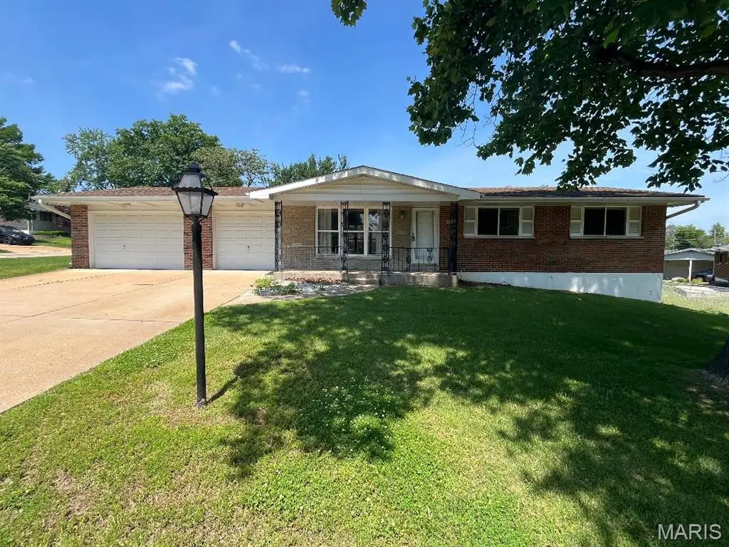 4102 Schlogl Drive, Saint Louis, MO 63125 - #1