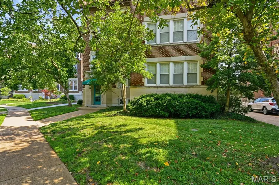 6247 N Rosebury Avenue #1 W, Saint Louis, MO 63105 - #2