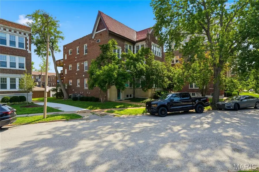 6247 N Rosebury Avenue #1 W, Saint Louis, MO 63105 - #3