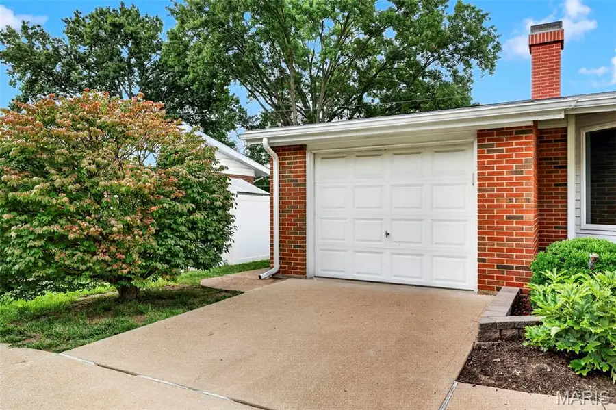 723 Woodward Drive, Saint Louis, MO 63125 - #3