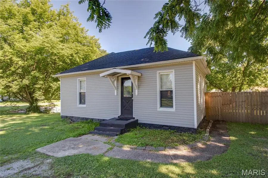907 Voge Street, Staunton, IL 62088 - #2