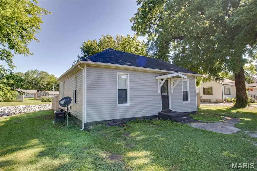 907 Voge Street, Staunton, IL 62088 - #3