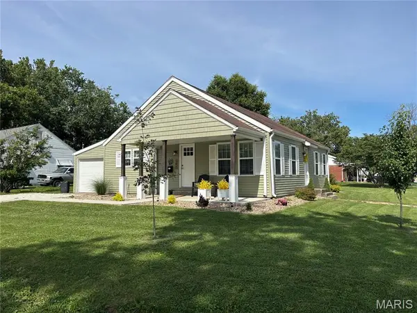 102 Circle Dr, Shelbina, MO 63468