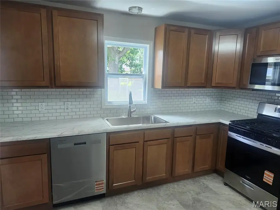 106 S Pearl Street, Bowling Green, MO 63334 - #2