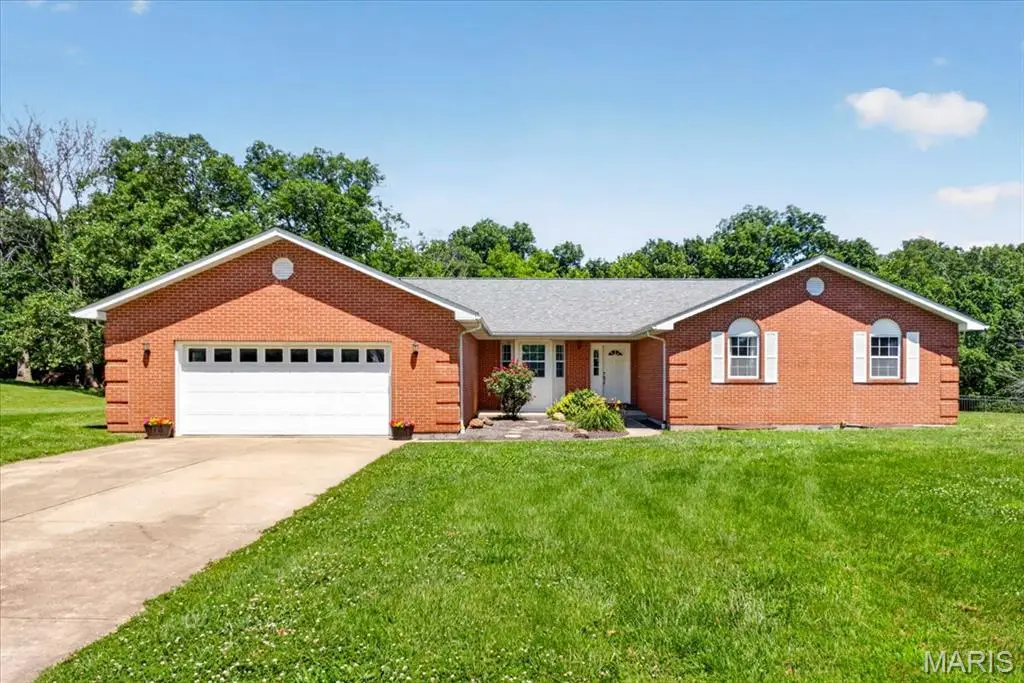 813 E Haven Drive, Waterloo, IL 62298 - #1
