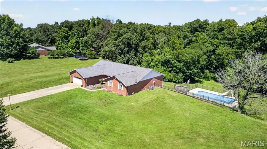 813 E Haven Drive, Waterloo, IL 62298 - #2