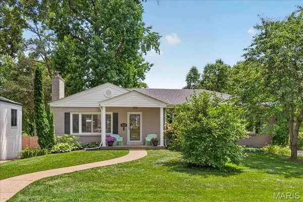 8124 Halifax Drive, Clayton, MO 63105