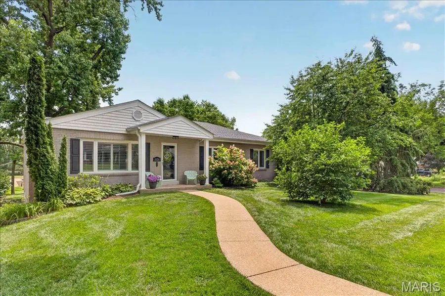 8124 Halifax Drive, Clayton, MO 63105 - #2
