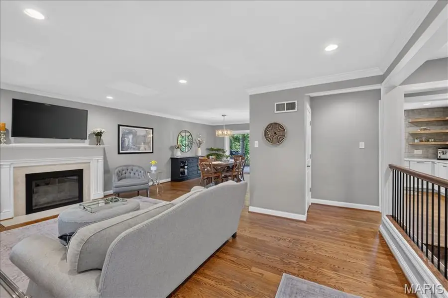 8124 Halifax Drive, Clayton, MO 63105 - #3