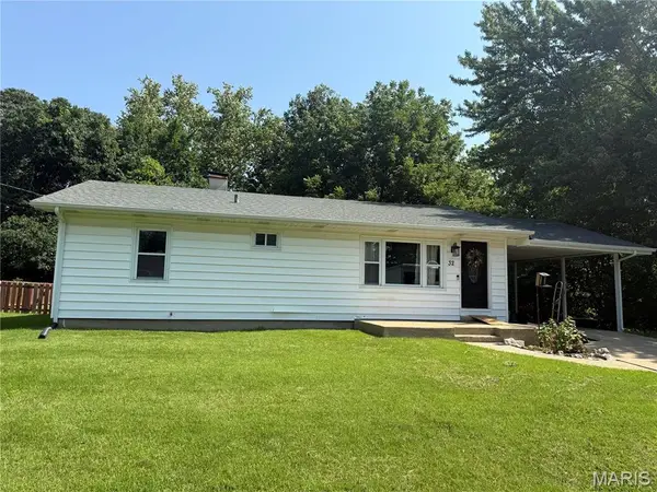 32 Highland Drive, St Charles, MO 63303